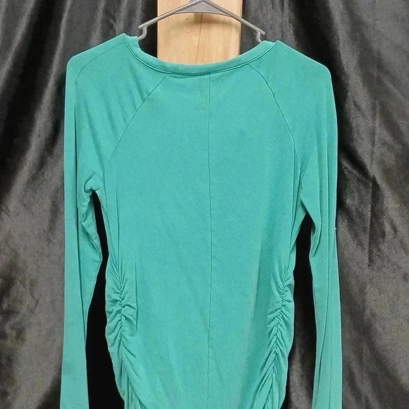 Isabella Oliver Green Long Sleeve Tee - Picture 6 of 6